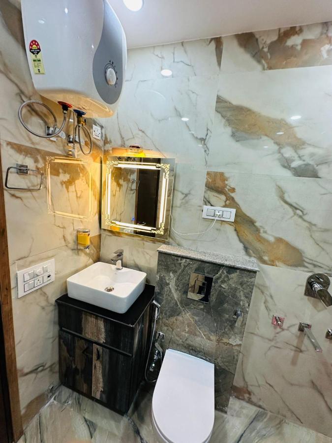 Hotel Samrat Residency 10 Mints Walking Distance Nizamuddin Railway Station New Delhi Eksteriør billede