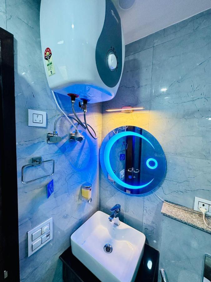 Hotel Samrat Residency 10 Mints Walking Distance Nizamuddin Railway Station New Delhi Eksteriør billede