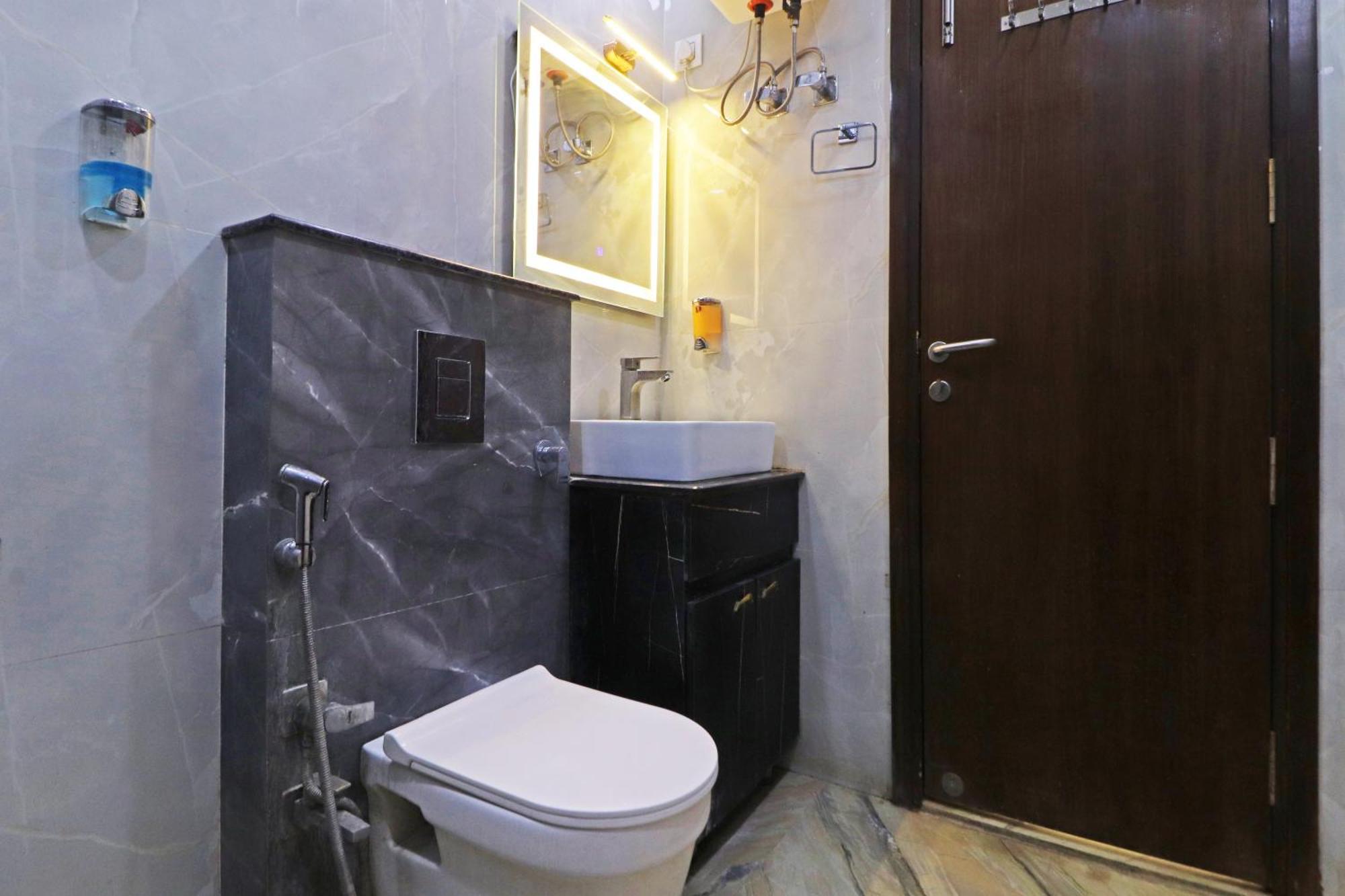 Hotel Samrat Residency 10 Mints Walking Distance Nizamuddin Railway Station New Delhi Eksteriør billede