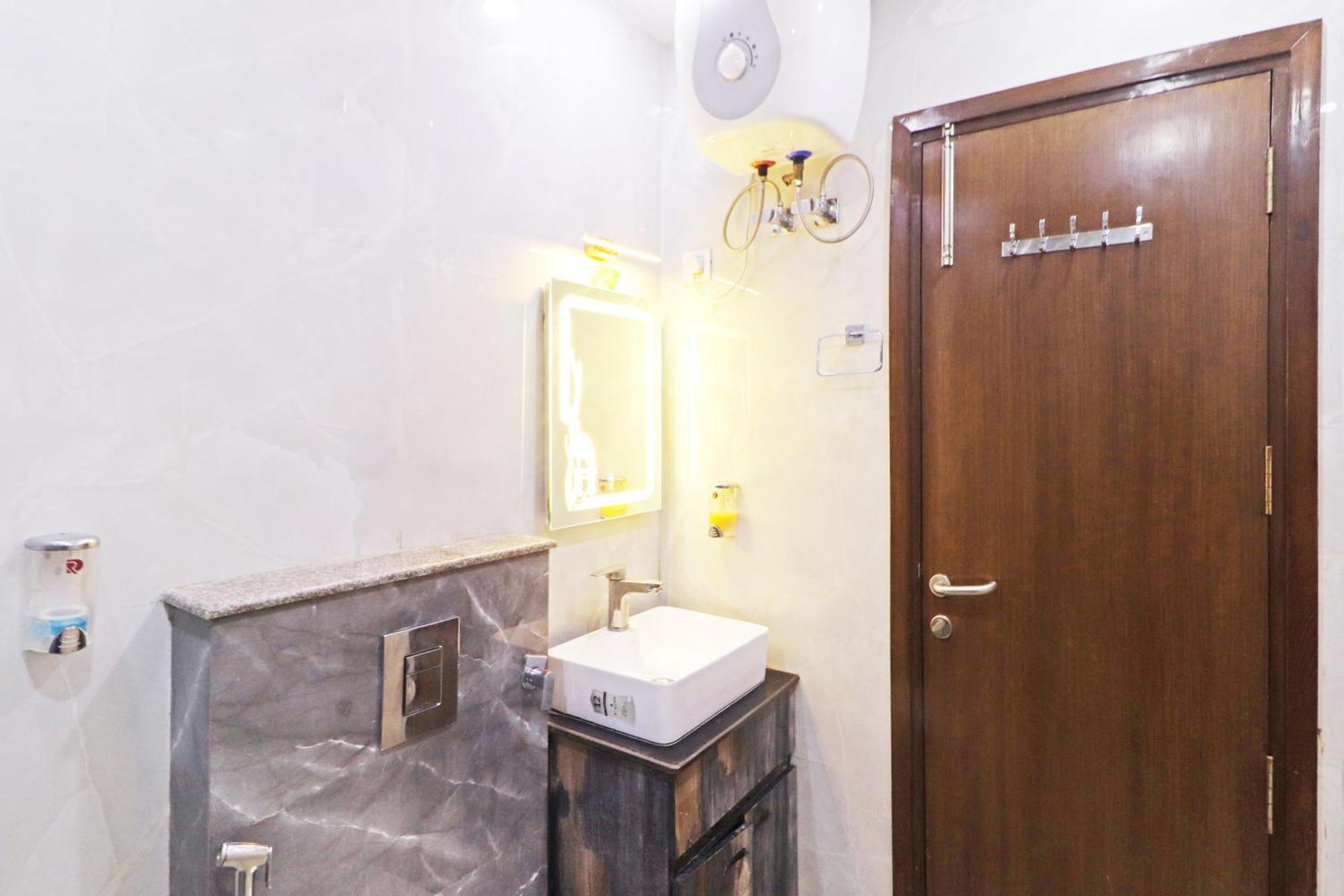 Hotel Samrat Residency 10 Mints Walking Distance Nizamuddin Railway Station New Delhi Eksteriør billede