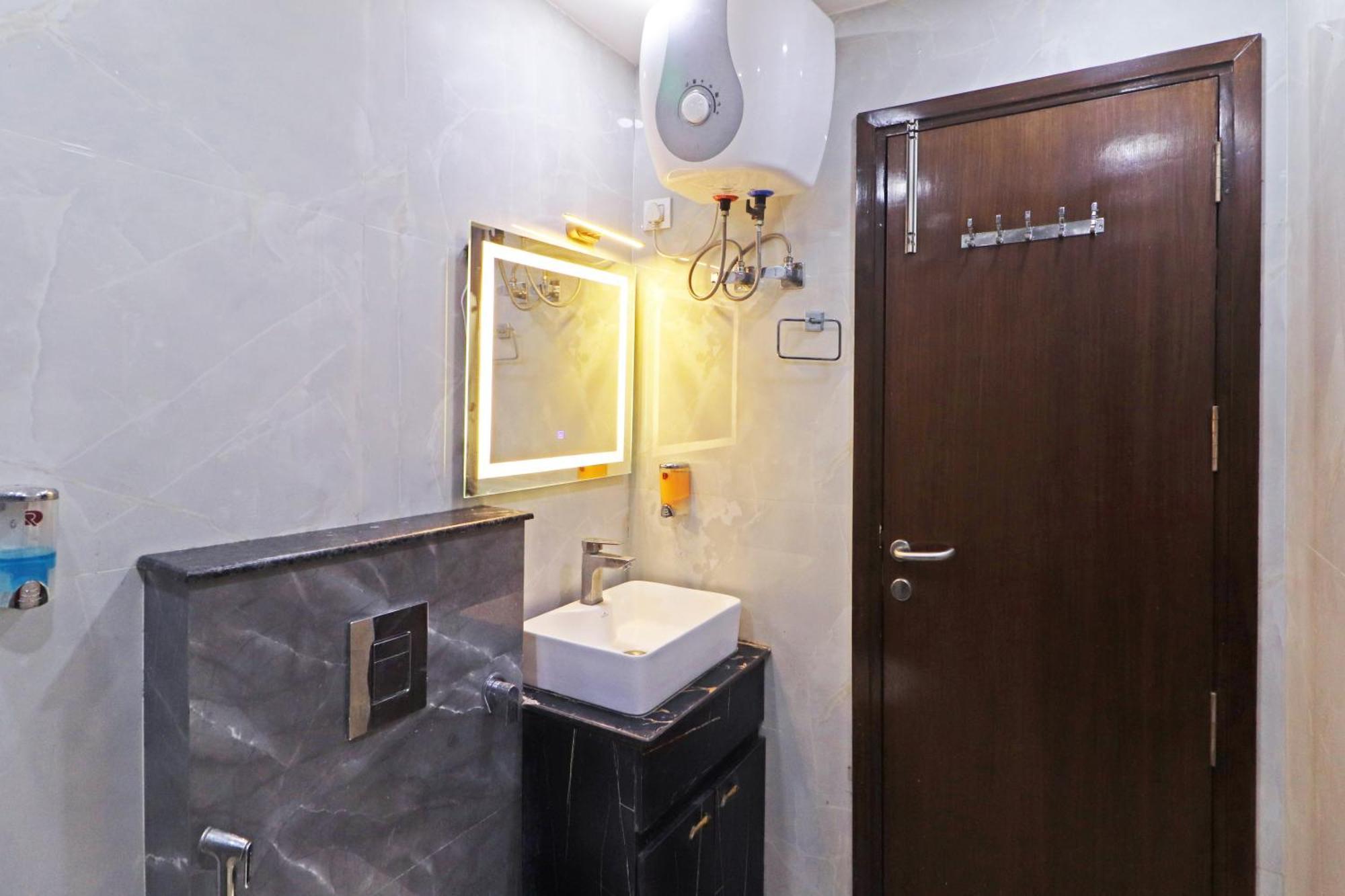 Hotel Samrat Residency 10 Mints Walking Distance Nizamuddin Railway Station New Delhi Eksteriør billede