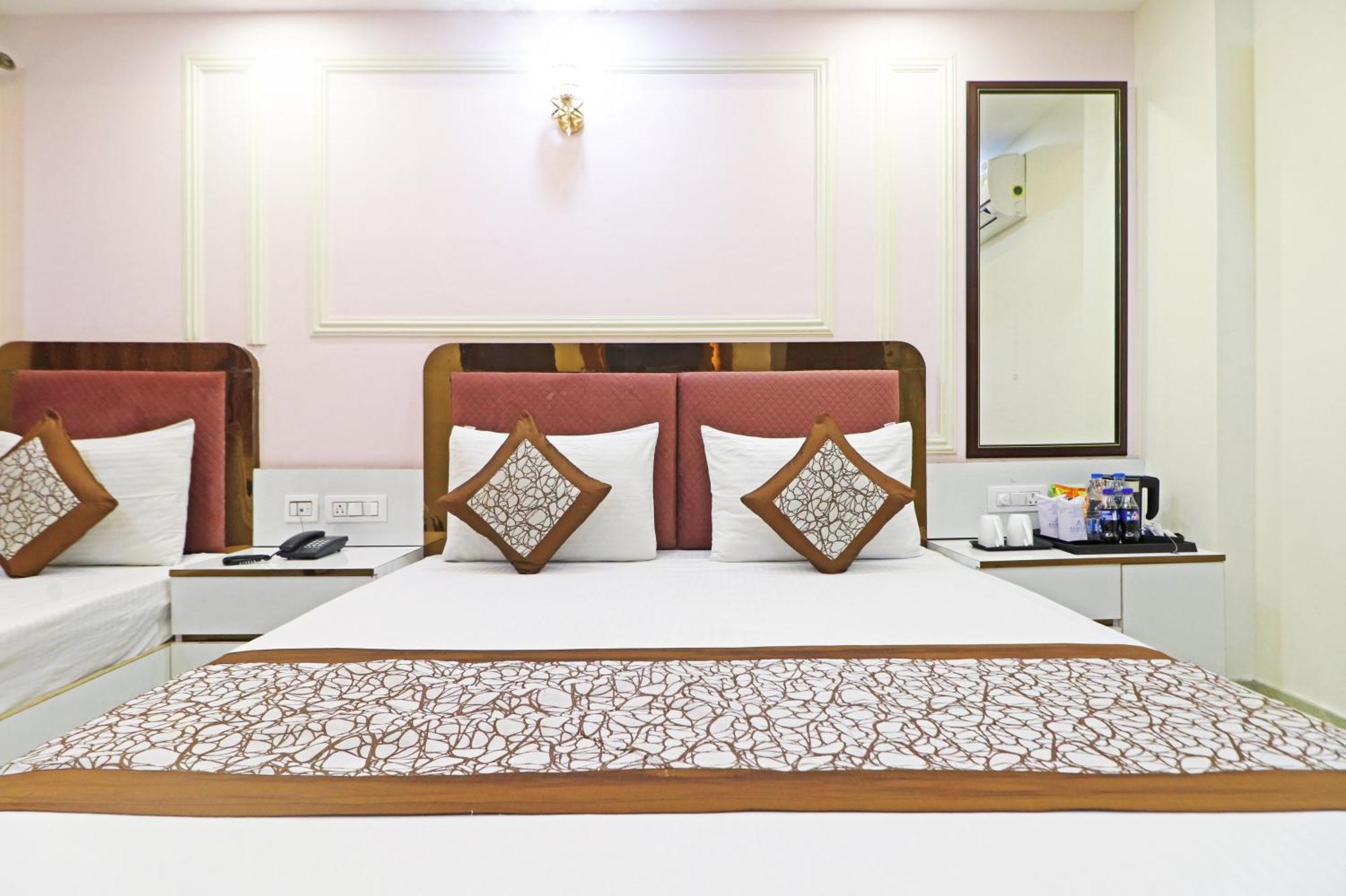 Hotel Samrat Residency 10 Mints Walking Distance Nizamuddin Railway Station New Delhi Eksteriør billede