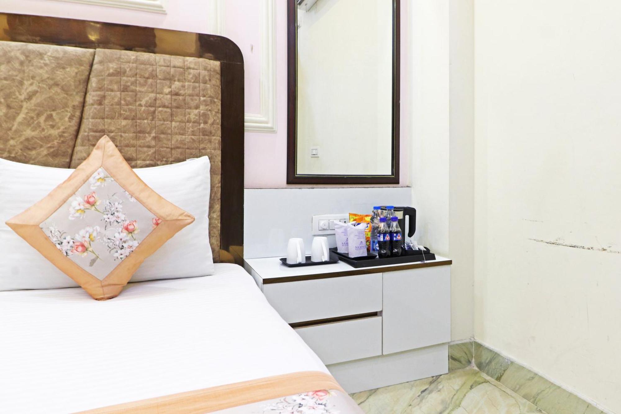 Hotel Samrat Residency 10 Mints Walking Distance Nizamuddin Railway Station New Delhi Eksteriør billede